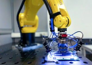 Demonstrator im Robot Use-Case Lab. © Micropsi Industries