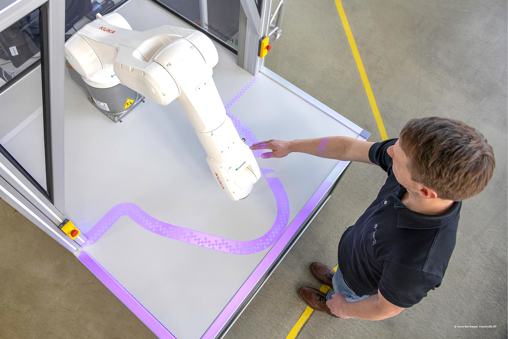 Lichtbasierte Arbeitsraumüberwachung für Cobot-Arbeitsplätze. © Fraunhofer IFF, Anne Bornkessel